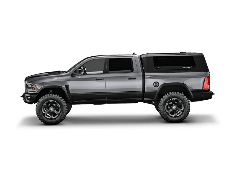 Hard top RSI SmartCap EVOs Sport per RAM 1500 DS 2009+ Standard Bed, vista laterale su sfondo bianco