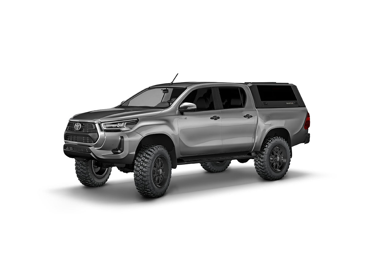 Hard top RSI SmartCap EVOs Sport per Toyota Hilux 2016–2025 Double Cab, vista anteriore 3/4 su sfondo bianco