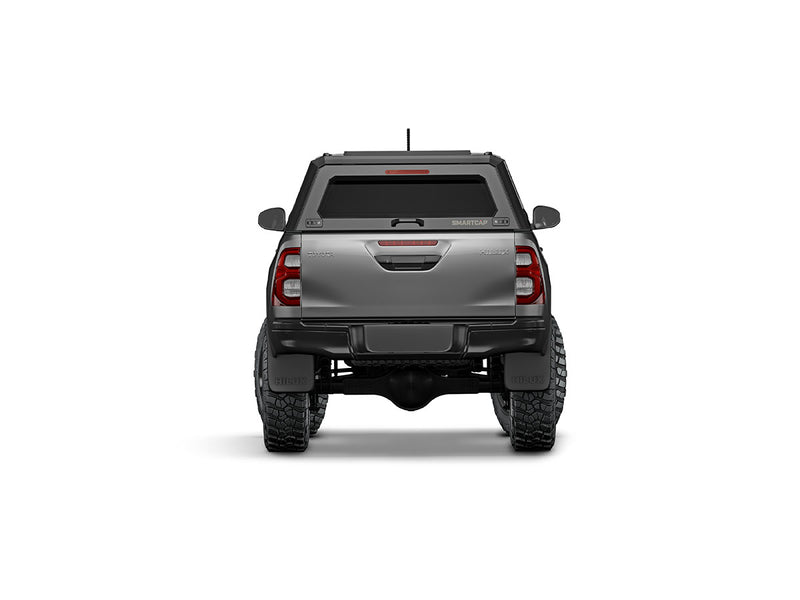 Hard top RSI SmartCap EVOs Sport per Toyota Hilux 2016–2025 Double Cab, vista posteriore su sfondo bianco