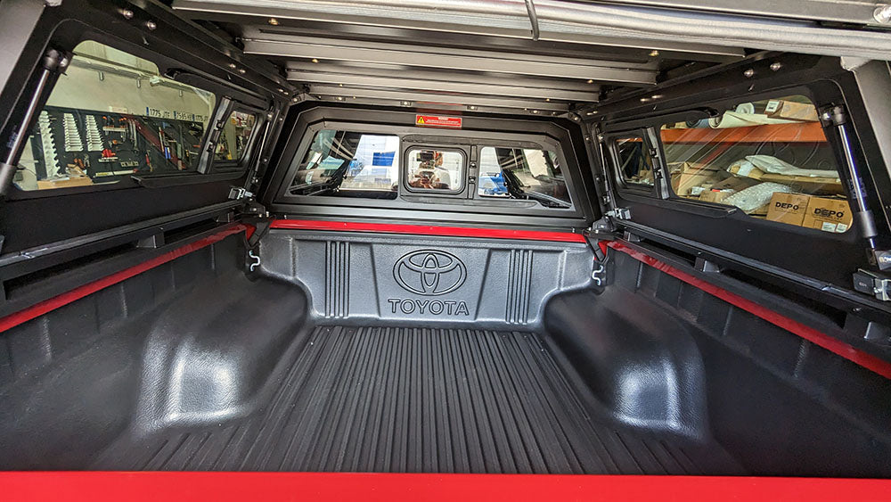 Hard top RSI SmartCap EVOs Sport montato su Toyota Hilux 2016–2025 Double Cab, foto reale