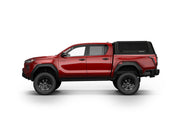 Hard top RSI SmartCap EVOs Sport per Toyota Hilux 2026+ Double Cab, vista laterale su sfondo bianco