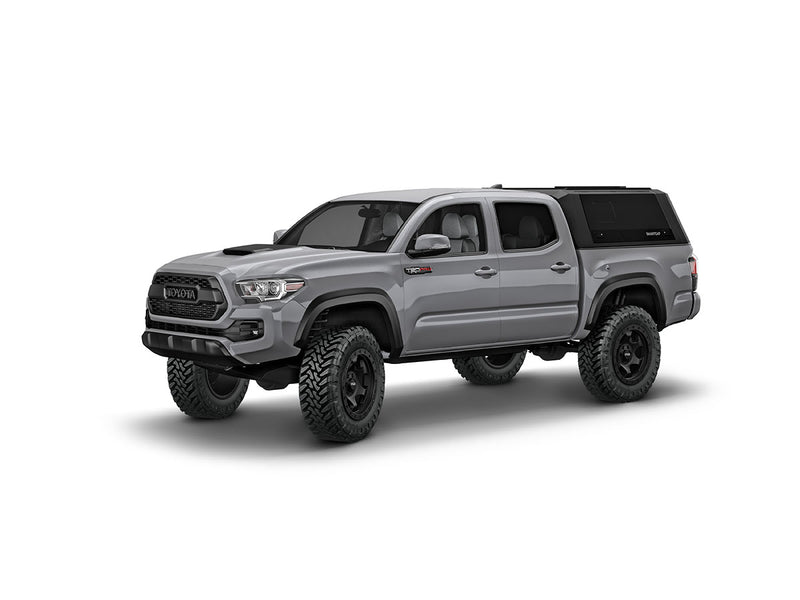 Hard top RSI SmartCap EVOs Sport per Toyota Tacoma 2016–2023 Short Bed 5', vista anteriore 3/4 su sfondo bianco