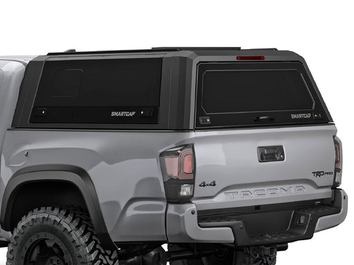 Hard top RSI SmartCap EVOs Sport per Toyota Tacoma 2016–2023 Short Bed 5', vista posteriore 3/4 ravvicinata