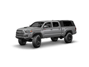 Hard top RSI SmartCap EVOs Sport per Toyota Tacoma 2016–2023 Standard Bed 6', vista anteriore 3/4 su sfondo bianco