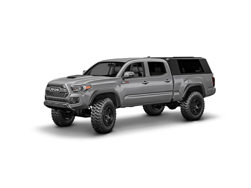 Hard top RSI SmartCap EVOs Sport per Toyota Tacoma 2016–2023 Standard Bed 6', vista anteriore 3/4 su sfondo bianco