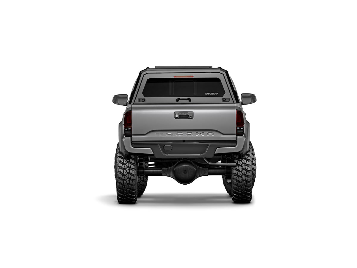 Hard top RSI SmartCap EVOs Sport per Toyota Tacoma 2016–2023 Standard Bed 6', vista posteriore su sfondo bianco