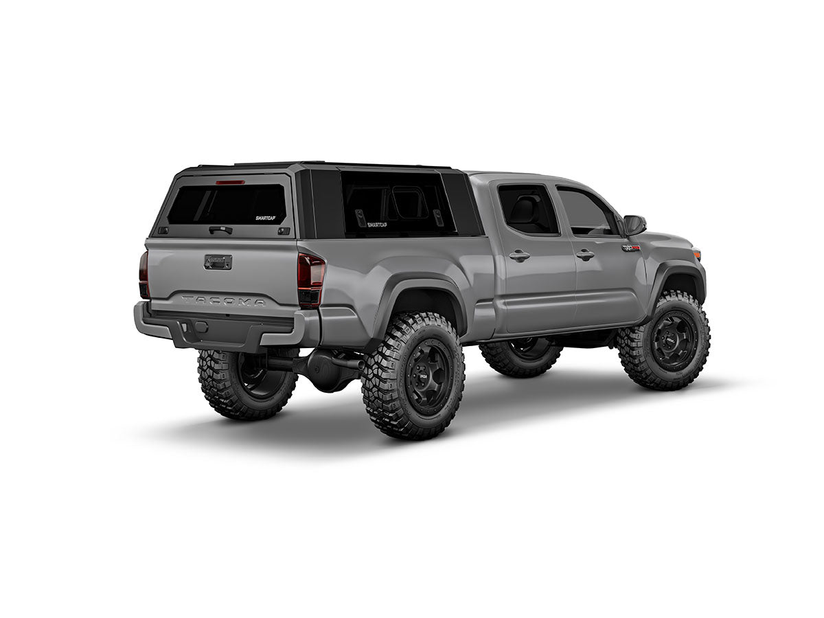 Hard top RSI SmartCap EVOs Sport per Toyota Tacoma 2016–2023 Standard Bed 6', vista posteriore 3/4 lato destro su sfondo bianco