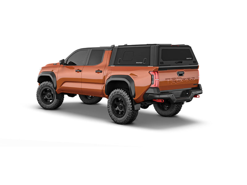 Hard top RSI SmartCap EVOs Sport per Toyota Tacoma 2024+ Short Bed 5', vista posteriore 3/4 su sfondo bianco