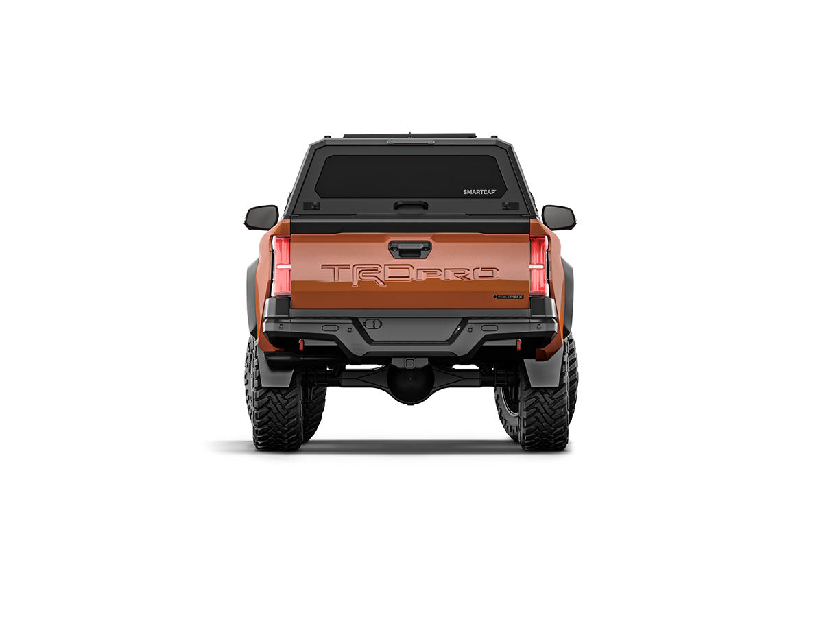 Hard top RSI SmartCap EVOs Sport per Toyota Tacoma 2024+ Short Bed 5', vista posteriore su sfondo bianco