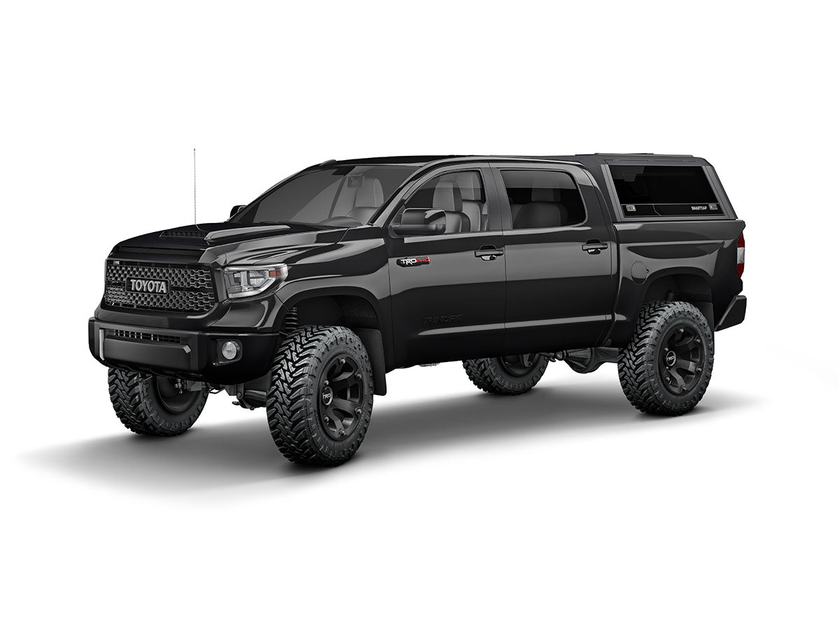 Hard top RSI SmartCap EVOs Sport per Toyota Tundra 2007–2021 Short Bed 5,5', vista anteriore 3/4 su sfondo bianco