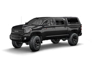 Hard top RSI SmartCap EVOs Sport per Toyota Tundra 2007–2021 Short Bed 5,5', vista anteriore 3/4 su sfondo bianco