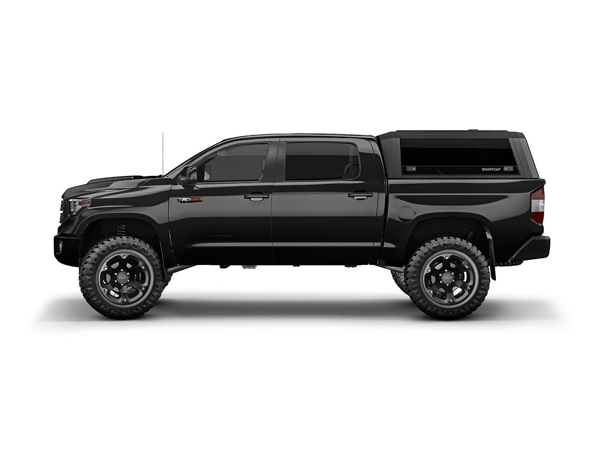Hard top RSI SmartCap EVOs Sport per Toyota Tundra 2007–2021 Short Bed 5,5', vista laterale su sfondo bianco