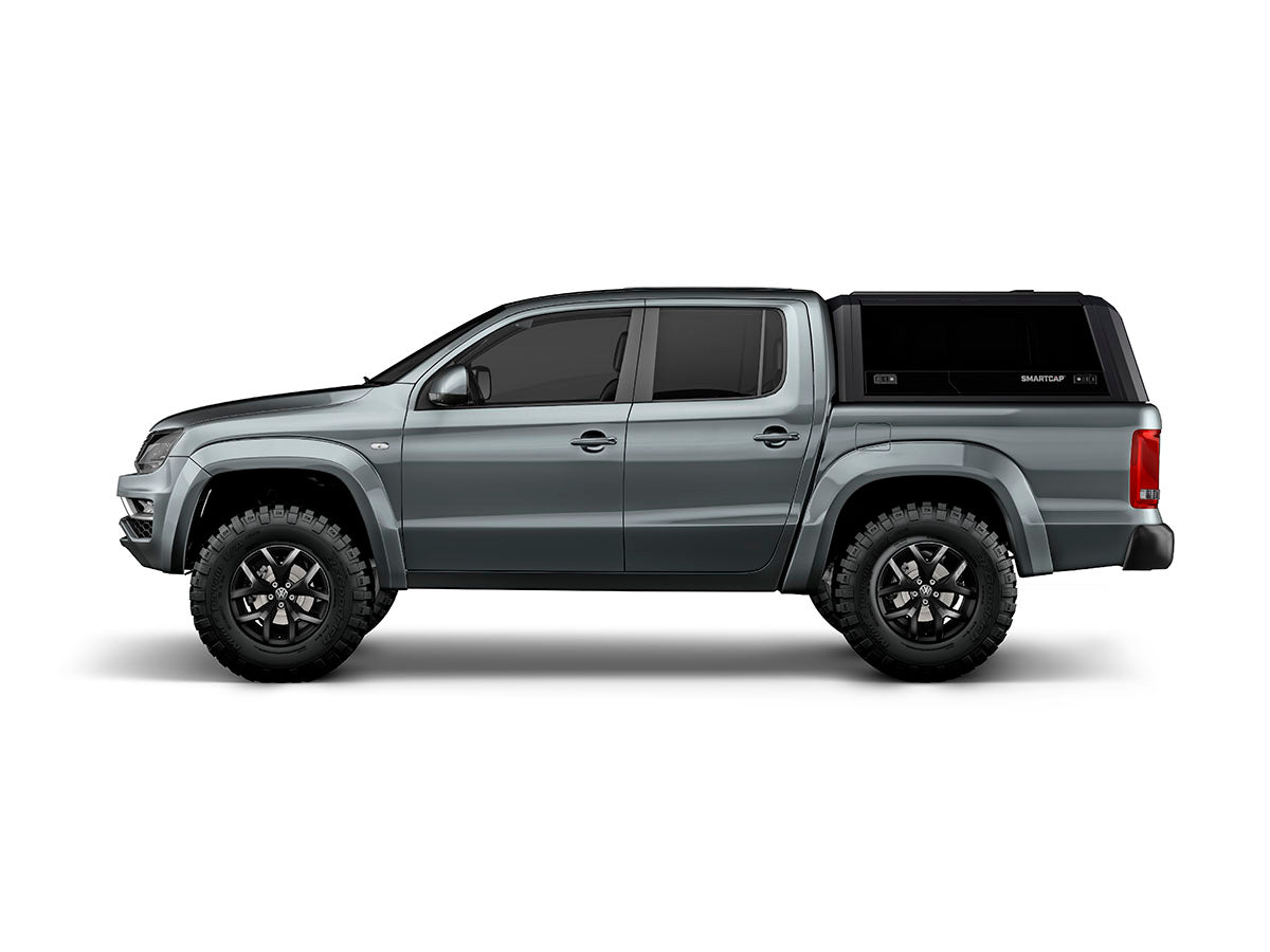 Hard top RSI SmartCap EVOs Sport per Volkswagen Amarok 2010–2022 Double Cab, vista laterale su sfondo bianco
