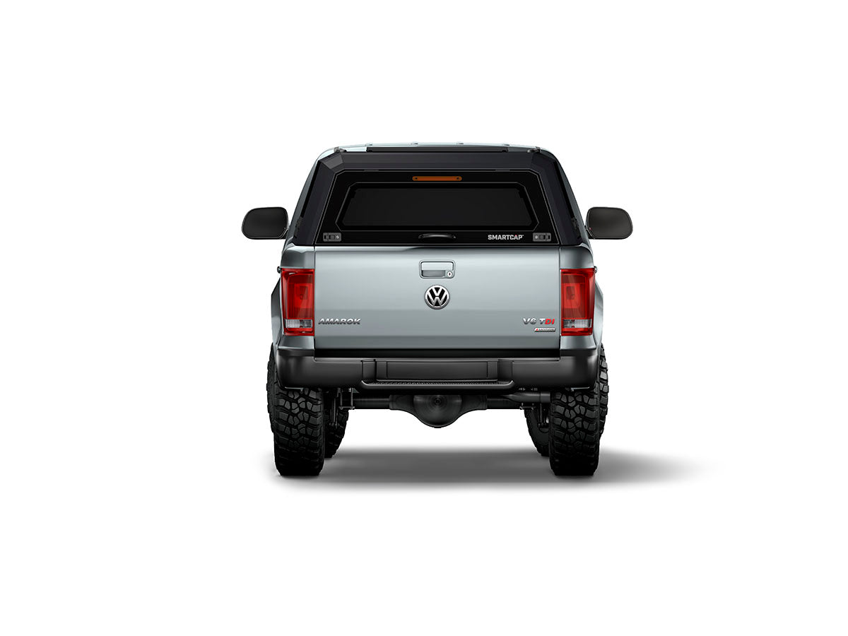 Hard top RSI SmartCap EVOs Sport per Volkswagen Amarok 2010–2022 Double Cab, vista posteriore su sfondo bianco