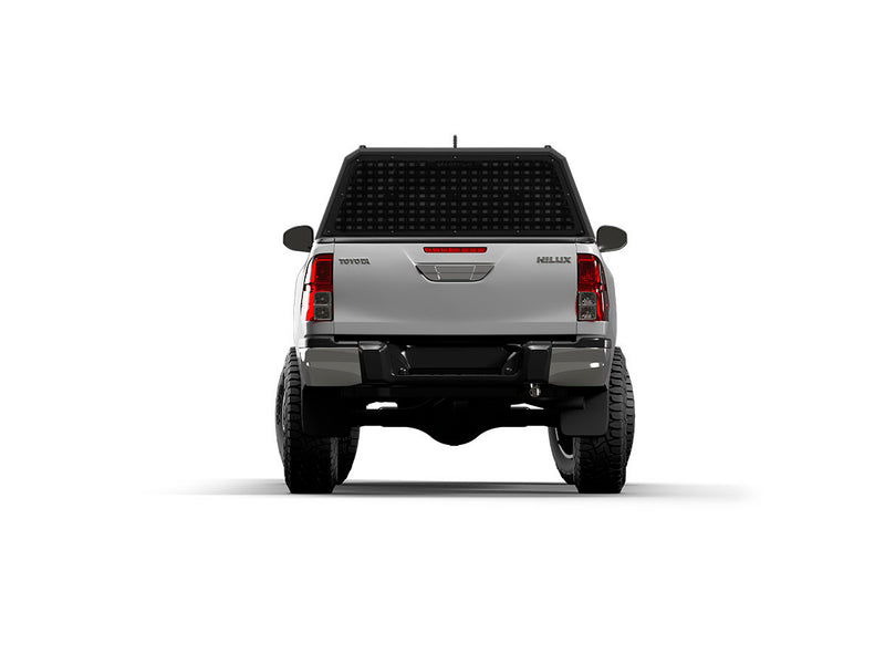 RSI SmartCap Field Pro Matte Black per pick-up mid-size: vista posteriore su sfondo bianco