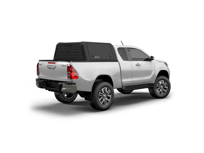 RSI SmartCap Field Pro Matte Black per pick-up mid-size: vista posteriore 3/4 lato destro su sfondo bianco