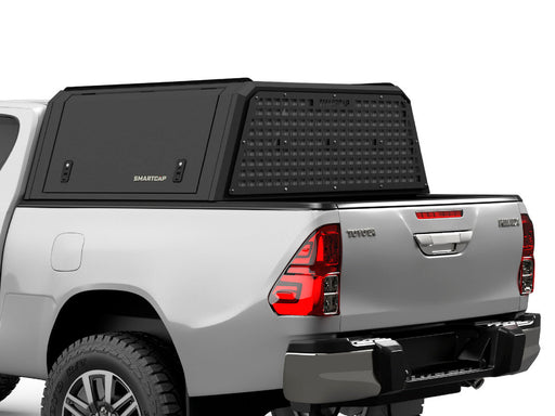 RSI SmartCap Field Pro Matte Black per pick-up mid-size: vista posteriore 3/4 ravvicinata