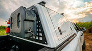 RSI SmartCap Field Pro Commercial White per pick-up mid-size: foto reale al lavoro in campagna