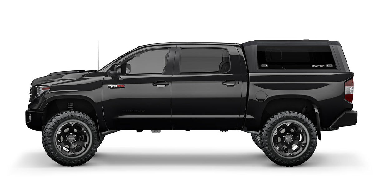 Hard top RSI SmartCap su Toyota Tundra, vista laterale su sfondo bianco