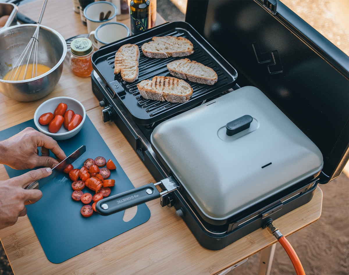 Piastra Cadac 2 Cook versione Rigata – in uso sul fornello