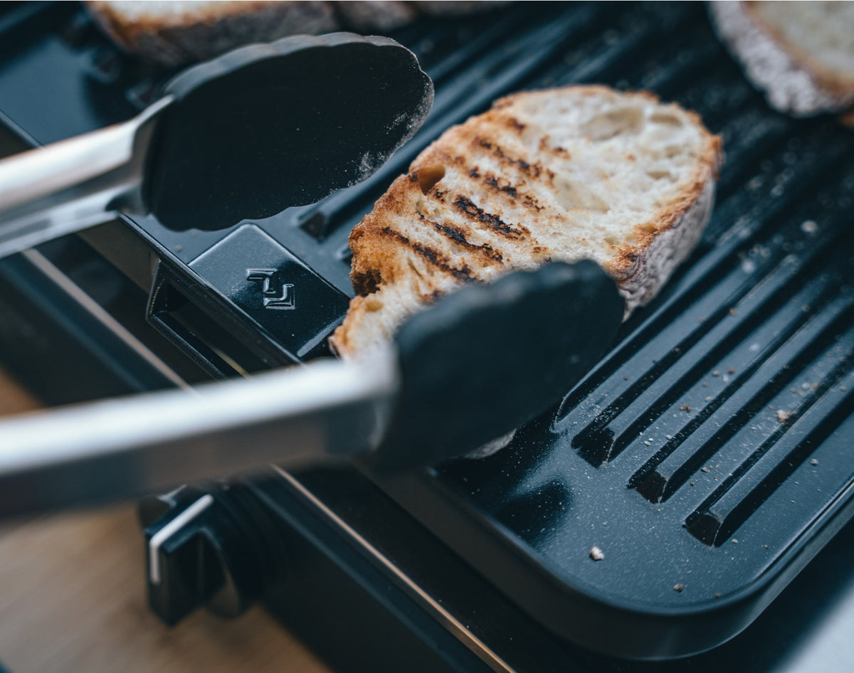 Piastra Cadac 2 Cook versione Rigata – in uso sul fornello 2