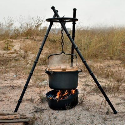 Wild Land set cucina da campo in ghisa (Dutch Oven) con treppiede – foto 5