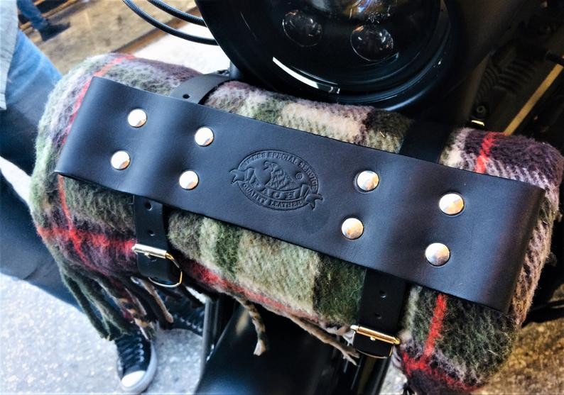 BLANKET HOLDER FOR MOTORCYCLES "PACH" LINE IN 4MM LEATHER 