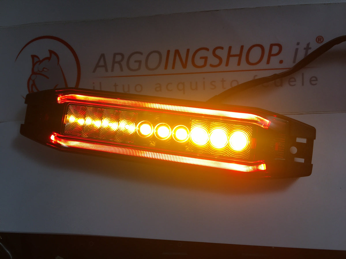 Luce LED posteriore con segnale di direzione per auto e veicoli commerciali